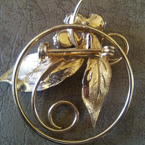 Vintage 1-1/2" round Brooch / Pin - Picture 2 of 2